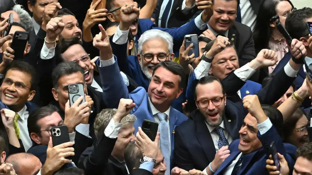 Congress Overrides Lula's Veto to Lessen Bolsonaro's Sentence