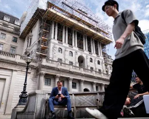 Higher Costs Loom for British Consumers Amid Ongoing Conflict in the Middle East