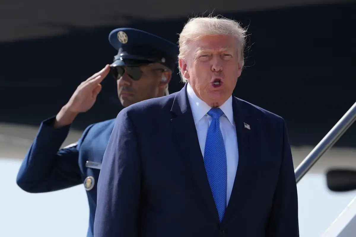Trump Issues Strong Warning to Iran Over Strait of Hormuz