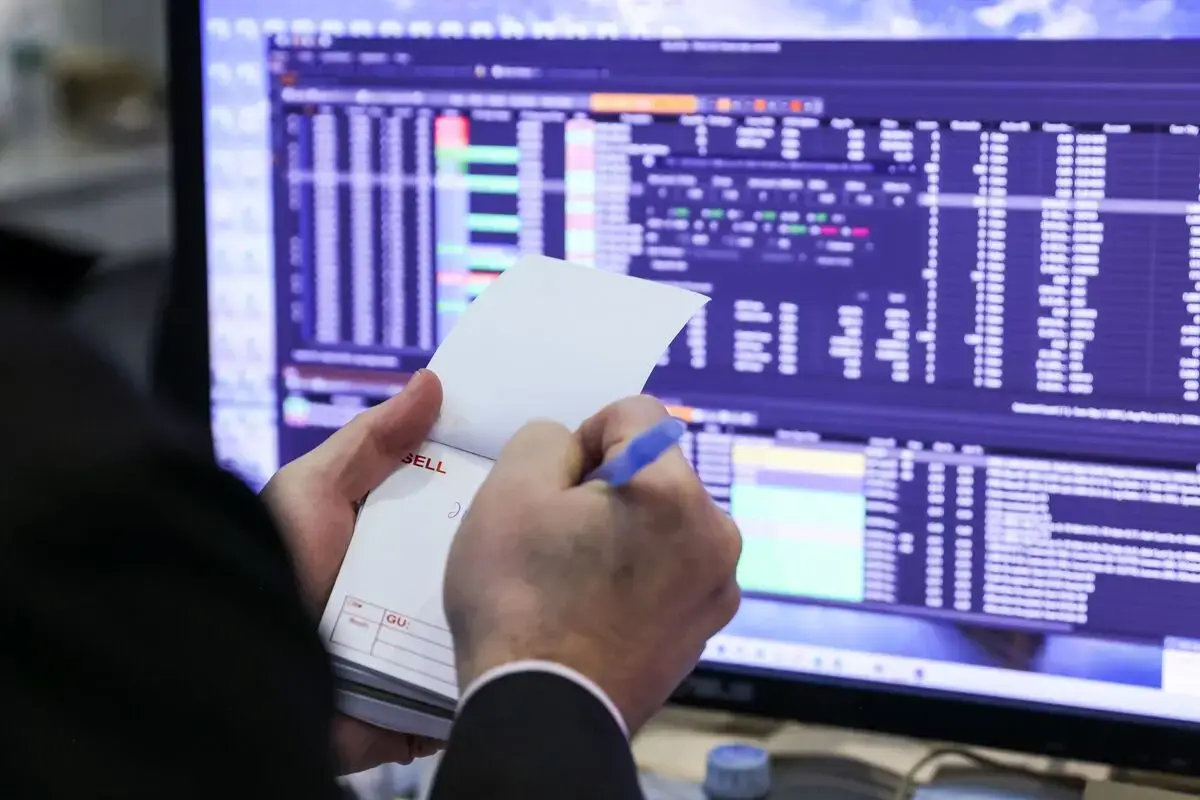 US Firms Heavily Invest in Stock Buybacks