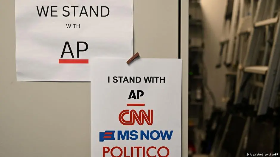 US Justice Department Investigates News Outlets Over Trump Press Pool Boycott