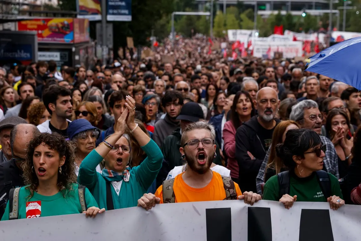 Spain's housing protests intensify as Pedro Sánchez calls snap election