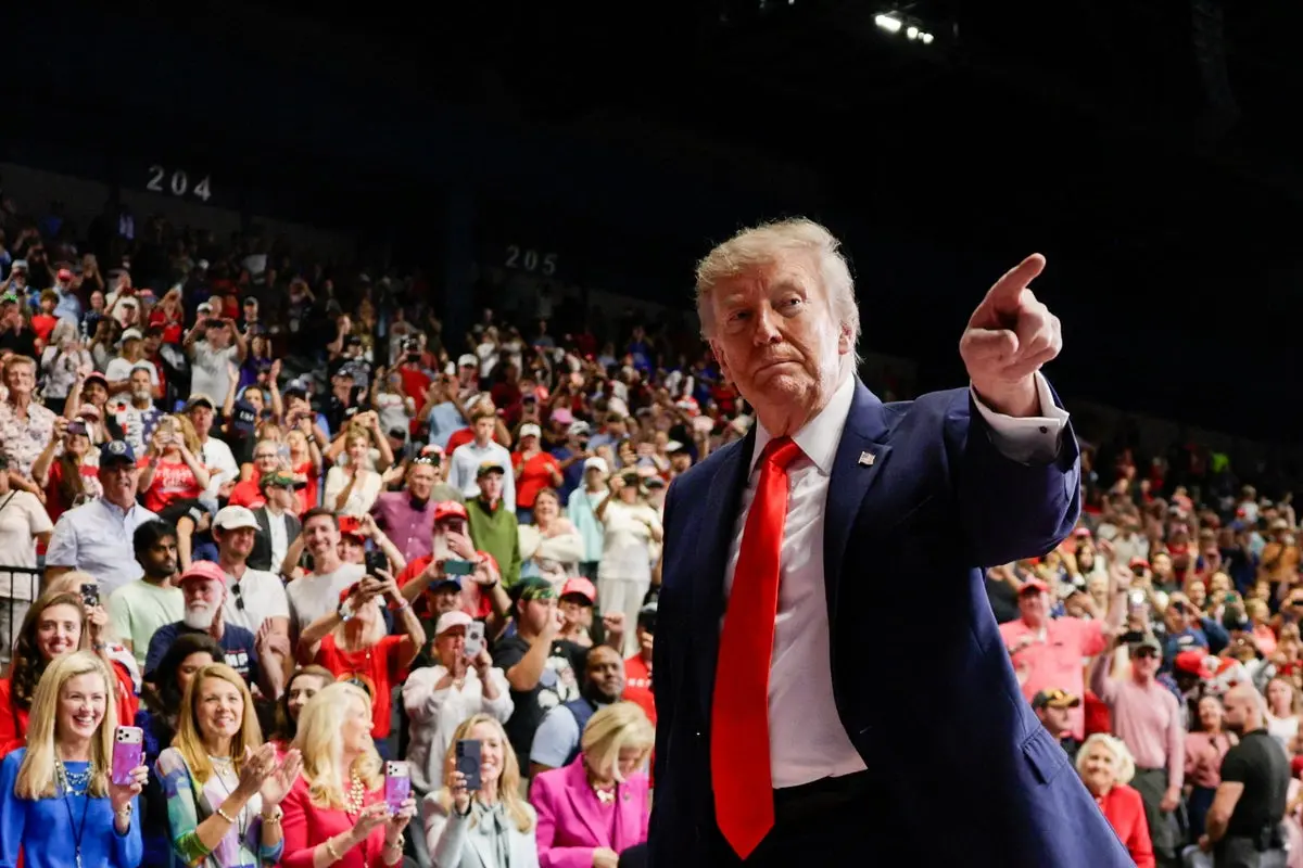 Trump Snaps at Daytona Beach Heckler During Final Midterm Rally