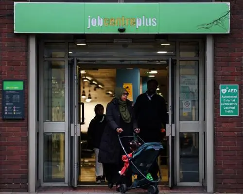 UK Unemployment Rate Falls Slightly as Job Vacancies Continue to Shrink